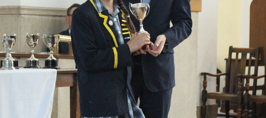 Oliver Dowden MP hads out prizes at Aldenham Prep School Visitation Day