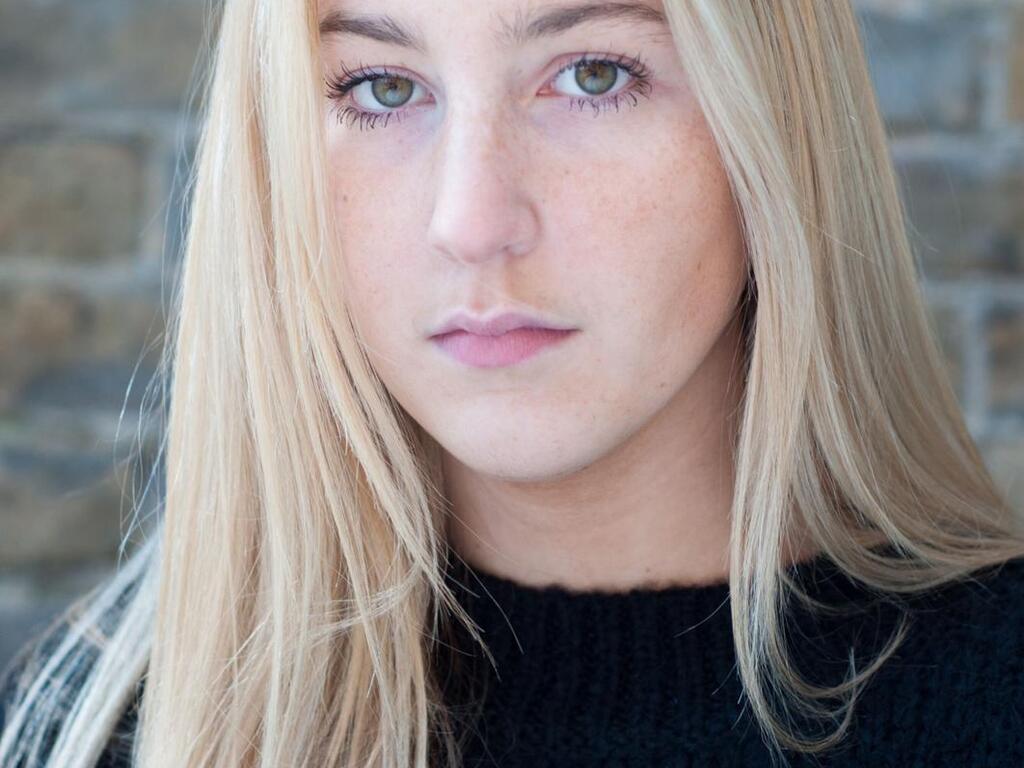 headshot 2