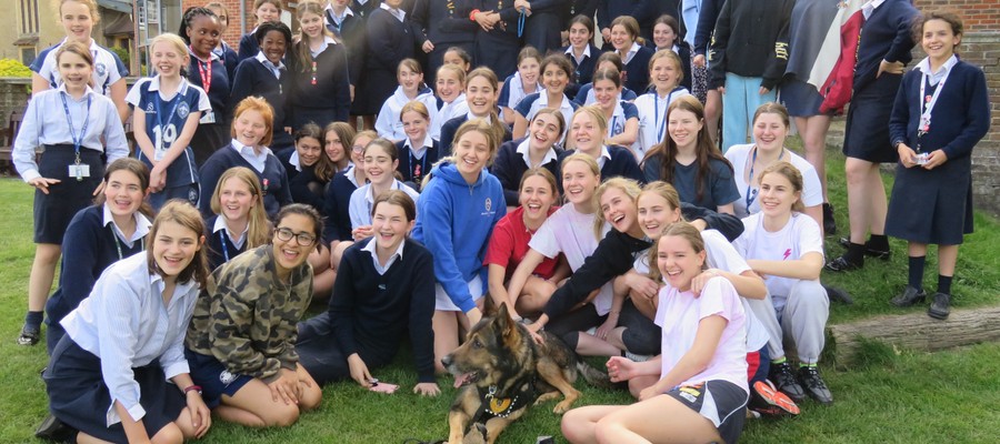 Fabulous Finn with happy Heathfield pupils!