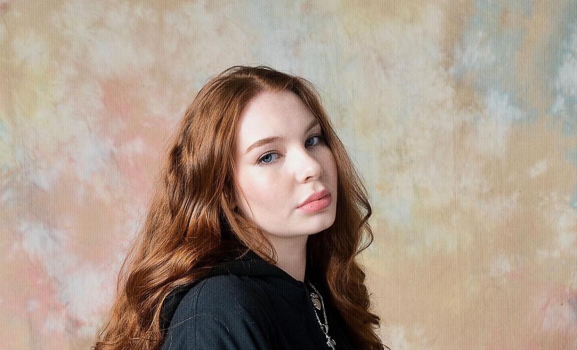 Eva Osiris building her dual career as a singer-songwriter and fashion designer