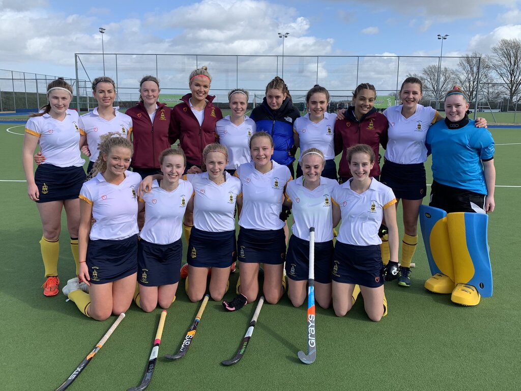 U18 girls hockey team