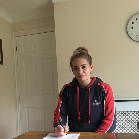 Cerys Lee signing